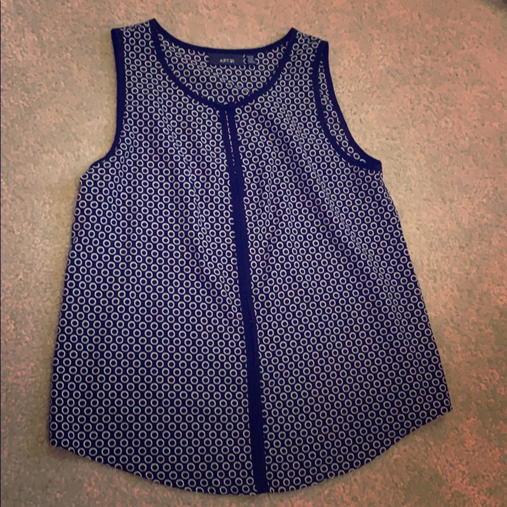 Black patterned tank